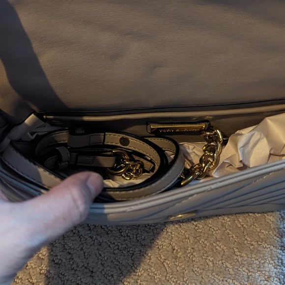 T B crossbody bag - Picture 4 of 4